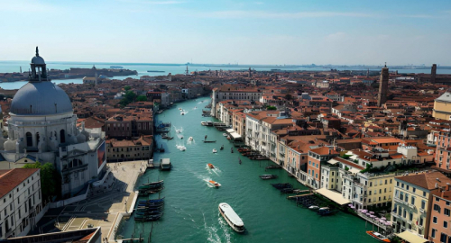 Venezia 83, L�estranea debutta e celebra Ellen Burstyn